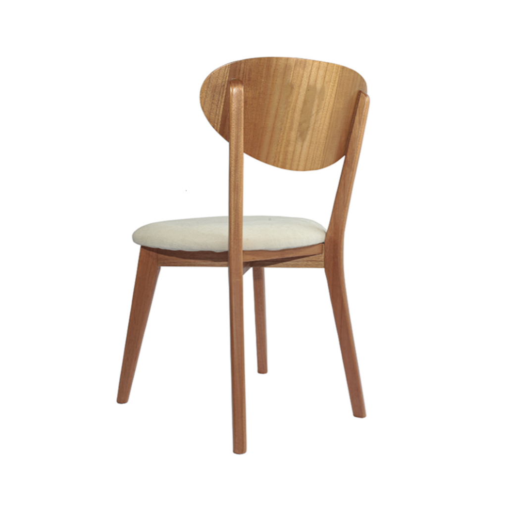 Cadeira Manu 16 - Encosto Curvo em Madeira Cinamomo