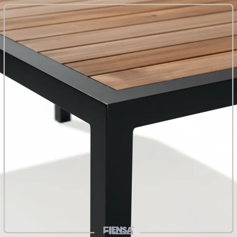 Mesa Gisele e Cadeira Ellen — Área Externa