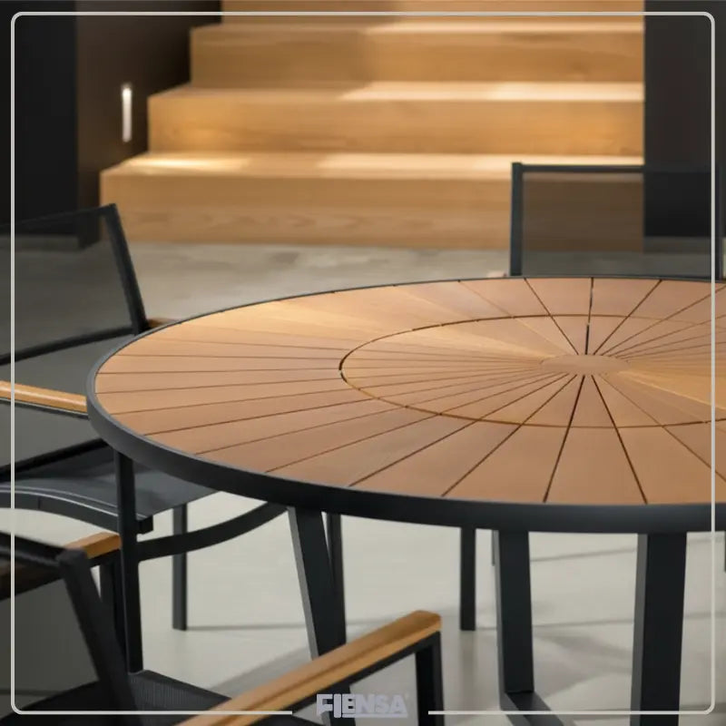 Mesa Lisboa e Cadeira Paola — Área Externa