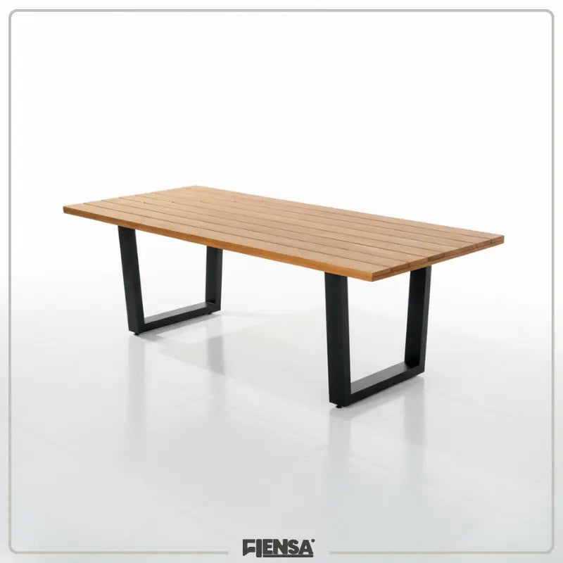 Mesa Valencia e Cadeira Mariah — Área Externa